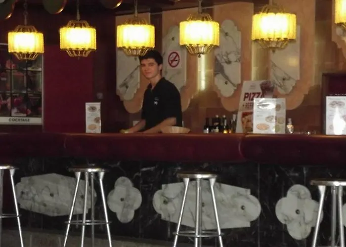 ホテル Fragata カレーリャ